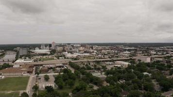 antenne, drone, dag downtown stedelijk stadsgezicht van klein Verenigde Staten van Amerika stad, wichita Kansas Verenigde staten video