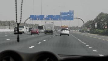 occupato autostrada, attraversare collana, uomo guida, corsa ora, tragitto casa-lavoro, opera video