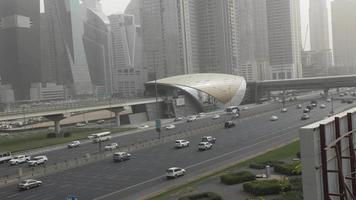 upptagen stad motorväg, dubai, trafik, rusa timme, urban liv video