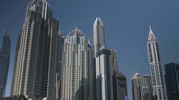 stad skyskrapor, byggnader, torn, dubai, uae, rikedom video