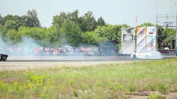 een afdrijven ras auto- evenement video