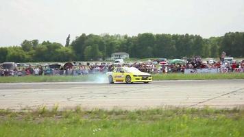 um evento de corrida de drift video