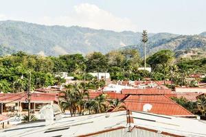 pueblo en las montañas foto