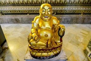 bangkok, tailandia, 2022 - estatua dorada de buda foto