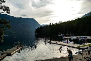 eslovenia, 2022 - gente disfrutando del agua foto