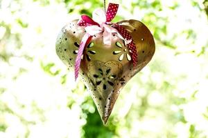 Metal hanging heart photo