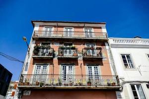 lisboa, portugal, 2022 - fachada de edificio antiguo foto