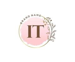 Initial IT feminine logo. Usable for Nature, Salon, Spa, Cosmetic and Beauty Logos. Flat Vector Logo Design Template Element.