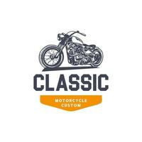 etiqueta de motocicleta personalizada en estilo vintage con inscripción y moto. club de motocicletas o bicicletas con plantilla de diseño de logotipo de ilustración vectorial aislada de fondo blanco vector