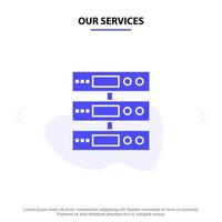 nuestros servicios servidor almacenamiento de datos archivos en la nube icono de glifo sólido plantilla de tarjeta web vector