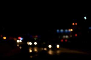 paisaje borroso de la ciudad de noche foto