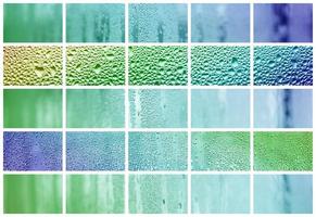 un collage de muchos fragmentos diferentes de vidrio, decorado con gotas de lluvia del condensado. tonos primaverales con colores verde y azul foto