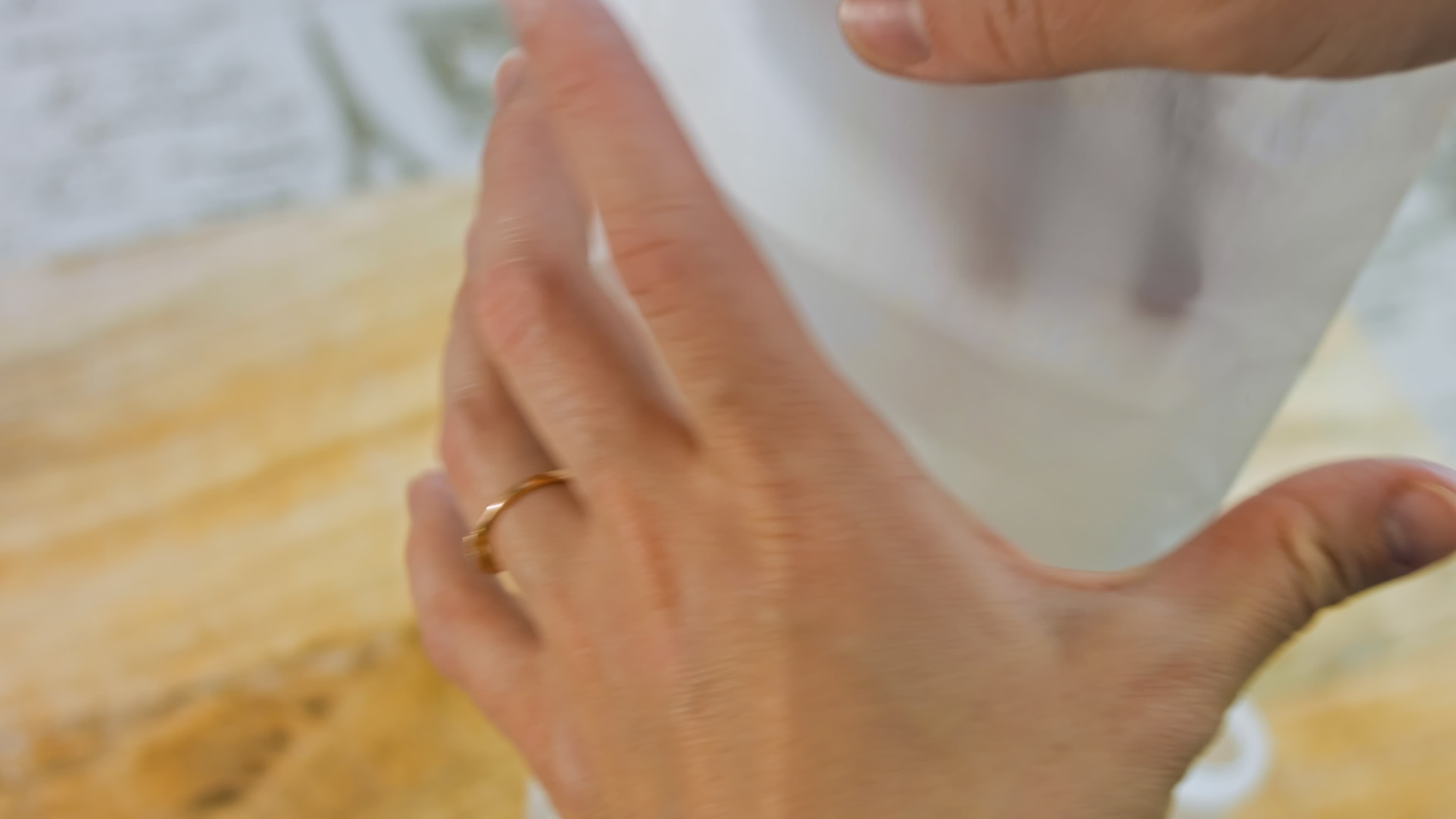 The chef grinds the mashed potatoes. Mix the puree with the egg yolks