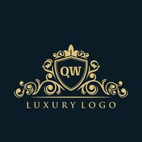 logotipo de letra qw con escudo de oro de lujo. plantilla de vector de logotipo de elegancia.