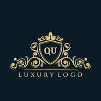 logotipo de la letra qu con escudo dorado de lujo. plantilla de vector de logotipo de elegancia.