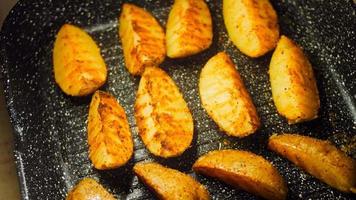 Grilled potatoes which melt in your mouth. The potatoes are in the grill pan video