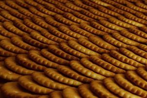 primer plano de galletas saladas foto