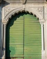arquitectura de puerta de estilo antiguo a la vista foto