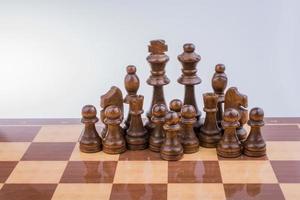 tablero de ajedrez con piezas de ajedrez foto