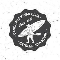 insignia del club de canoa y kayak. ilustración vectorial vector