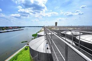 tanque de fermentación de cerveza o planta cervecera foto