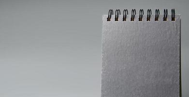 cuaderno en blanco, cuaderno espiral en el fondo. con espacio de copia