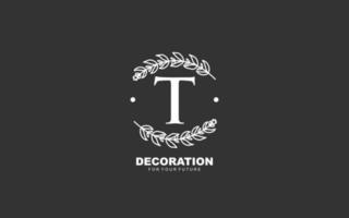 vector floral del logotipo t para la empresa de identidad. ilustración de vector de plantilla de naturaleza de letra inicial para su marca.