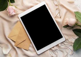 Top view a  pink rose and tablet photo