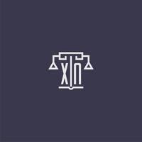 monograma inicial xn para logotipo de bufete de abogados con imagen vectorial de escalas vector