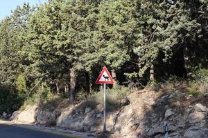 señales de tráfico y señales de tráfico en israel foto