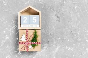 Calendar with date 25 december and gift boxes on color background. Christmas concept photo