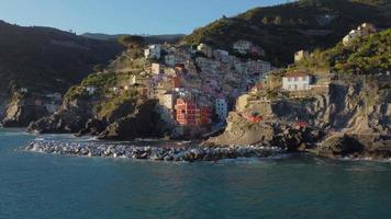 riomaggiore antenne visie in cinque terrein, ligurië, Italië video