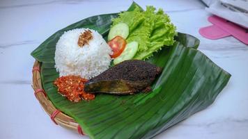 spleen food on a banana leaf with a classic and traditional theme photo