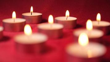 luzes de velas para celebração de eventos, eventos religiosos, natal, véspera de ano novo, velas de cera video