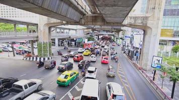 Bangkok, Thailand, November 9, 2022, traffic on the road in the evening. video