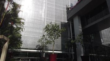 moderno edificio con metallo struttura video