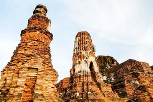 antiguo templo budista en el este de asia foto