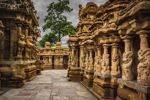 hermosa arquitectura pallava y esculturas exclusivas en el templo kanchipuram kailasanathar, el templo hindú más antiguo de kanchipuram, tamil nadu - los mejores sitios arqueológicos del sur de la india foto