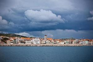 vodice es un pequeño pueblo en la costa adriática en croacia foto