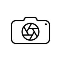 cámara con icono de obturador en diseño de estilo de línea aislado sobre fondo blanco. trazo editable. vector