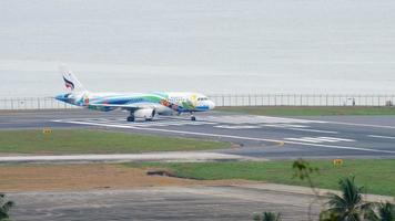 Phuket, Tailandia novembre 28, 2017 - bangkok airways airbus a320 hs pgv rullaggio prima partenza a Phuket internazionale aeroporto video