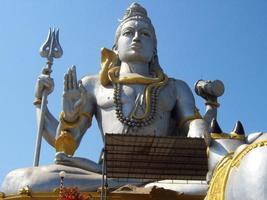 estatua de shiva en murudeshvar, karnataka, india foto