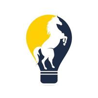 diseño de logo de bombilla y caballo. concepto de logotipo de ideas salvajes. vector