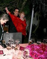 christian leblanc y jeanne cooper hablando en una fiesta privada de cumpleaños número 80 para jeanne cooper organizada por lee bell en su casa en beverly hills, ca el 23 de octubre de 2008 foto