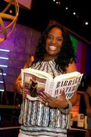 sherri Shepherd con su copia de la audición del libro de barbara walter dentro del teatro kodak piror a los emmy diurnos en el teatro kodak en hollywood, ca 19 de junio de 2008 foto