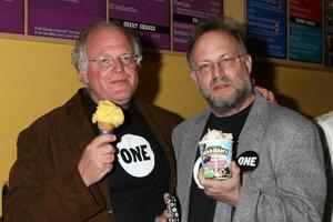 ben cohen y jerry greenfield de ben and jerry s conferencia de prensa de ben y jerry apoyando a one burbank, ca 7 de abril de 2008 foto