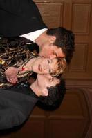 christian leblanc, jeanne cooper y david lago llegando a los premios aftra media and entertainment heritage awards amees en el hotel biltmore en los angeles, ca el 9 de marzo de 2009 foto