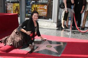 crystal gayle en la ceremonia de la estrella del paseo de la fama de hollywood para crystal gayle on vine, justo al norte de sunset blvd los angeles, ca 2 de octubre de 2009 foto