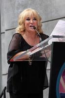 tanya tucker en la ceremonia de la estrella del paseo de la fama de hollywood para crystal gayle on vine, justo al norte de sunset blvd los angeles, ca 2 de octubre de 2009 foto