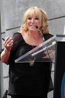 tanya tucker en la ceremonia de la estrella del paseo de la fama de hollywood para crystal gayle on vine, justo al norte de sunset blvd los angeles, ca 2 de octubre de 2009 foto